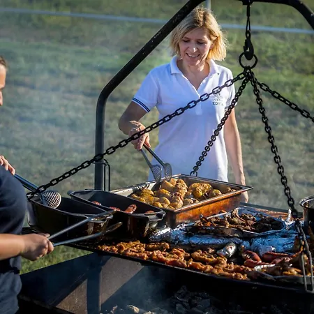 לינה וארוחת בוקר Iskra 3*