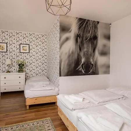 לינה וארוחת בוקר Iskra 3*